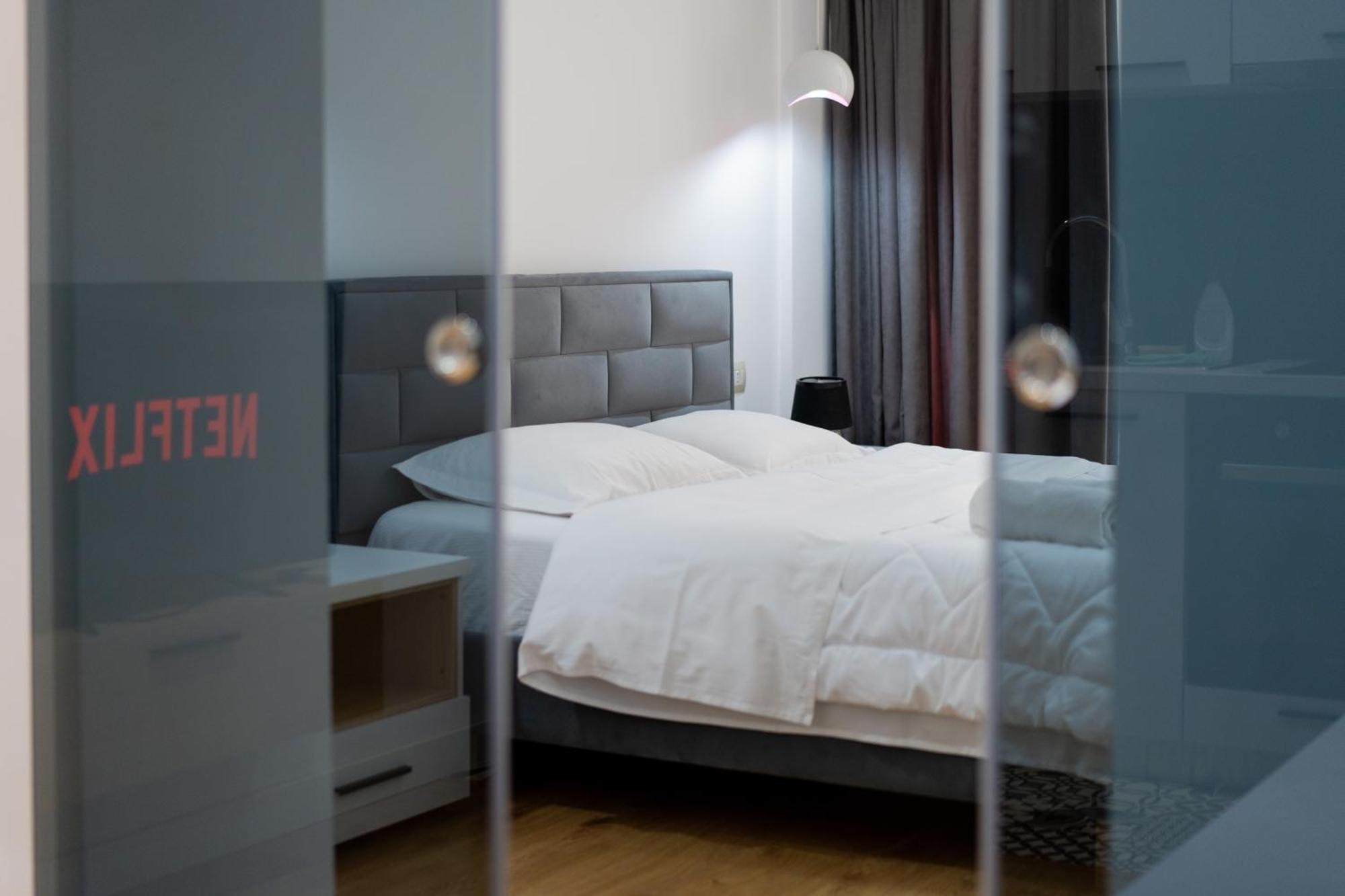 Cosy Urban Central Apartment Tirana Exterior photo